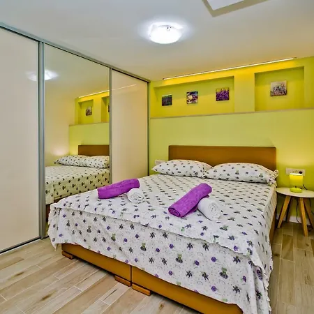 Petric, Old Town Hvar Хвар