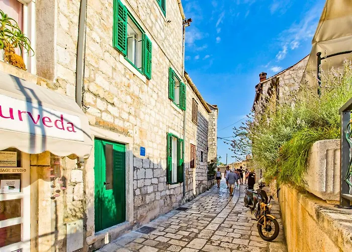 Petric, Old Town Hvar