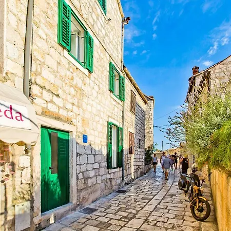 Petric, Old Town Hvar