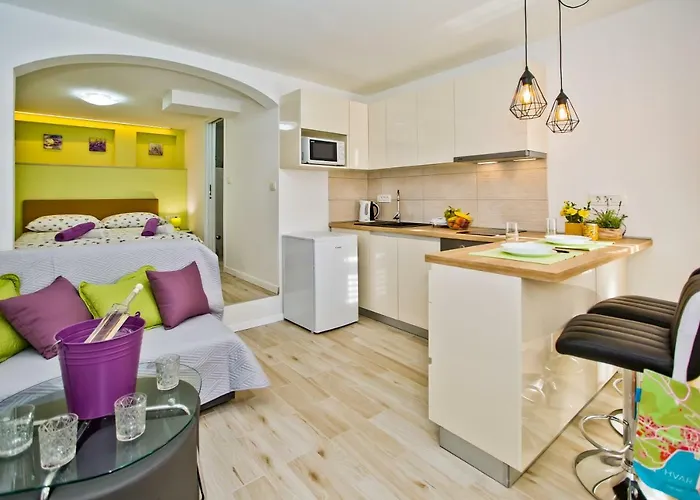 Petric, Old Town Hvar