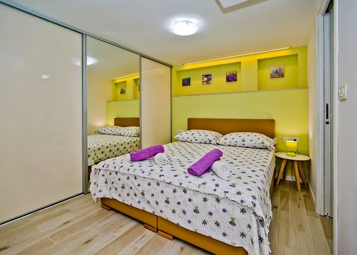 Petric, Old Town Hvar Хвар