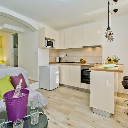 Petric, Old Town Hvar *